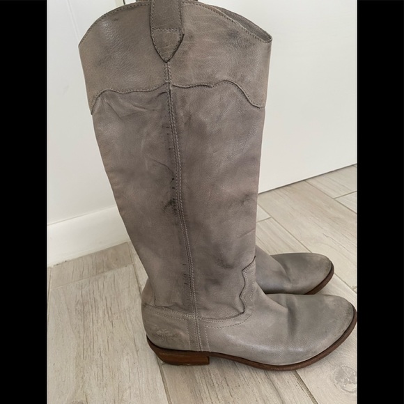 Frye Carson Riding boots. - Picture 7 of 10